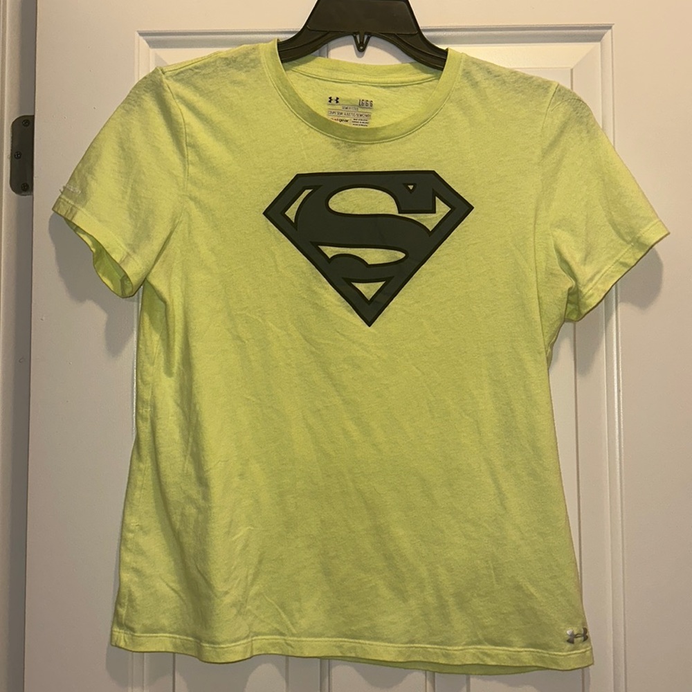 Like New Under Armour Semi Fitted Heat Gear Superman Shirt
